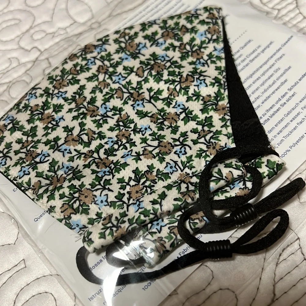 Tory Burch floral design face mask New in package